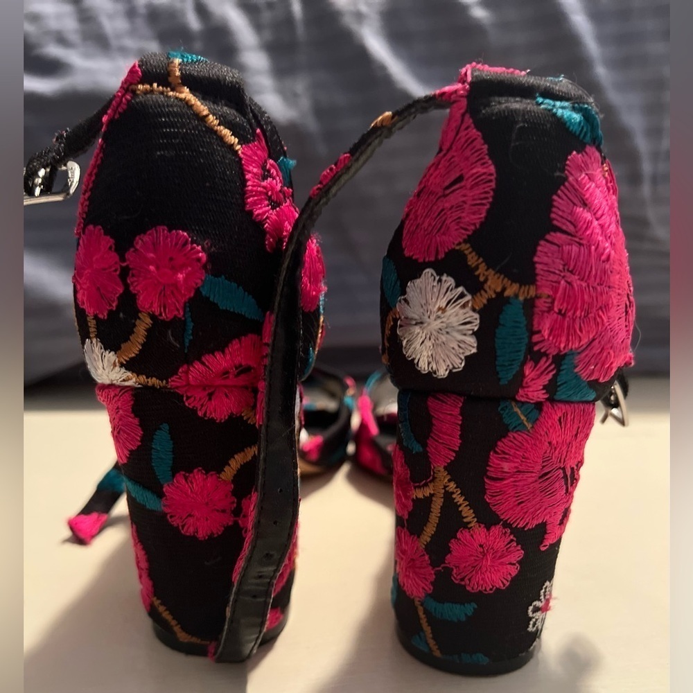 Steve Madden strapping heels - Picture 7 of 8